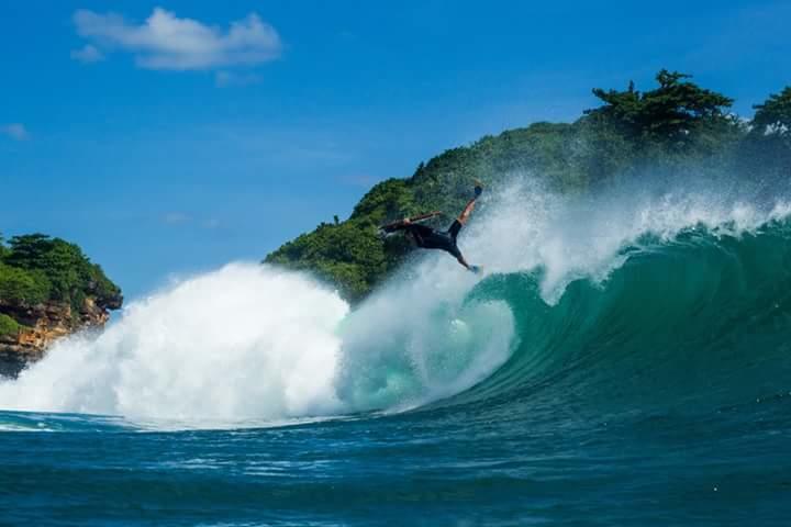 Arrys Watukarung Surfcamp Hotel Kalak Exterior photo