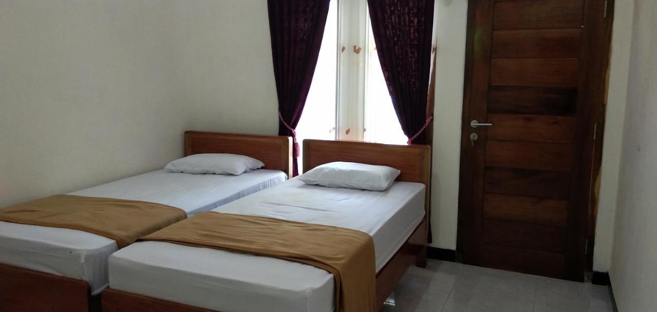 Arrys Watukarung Surfcamp Hotel Kalak Room photo