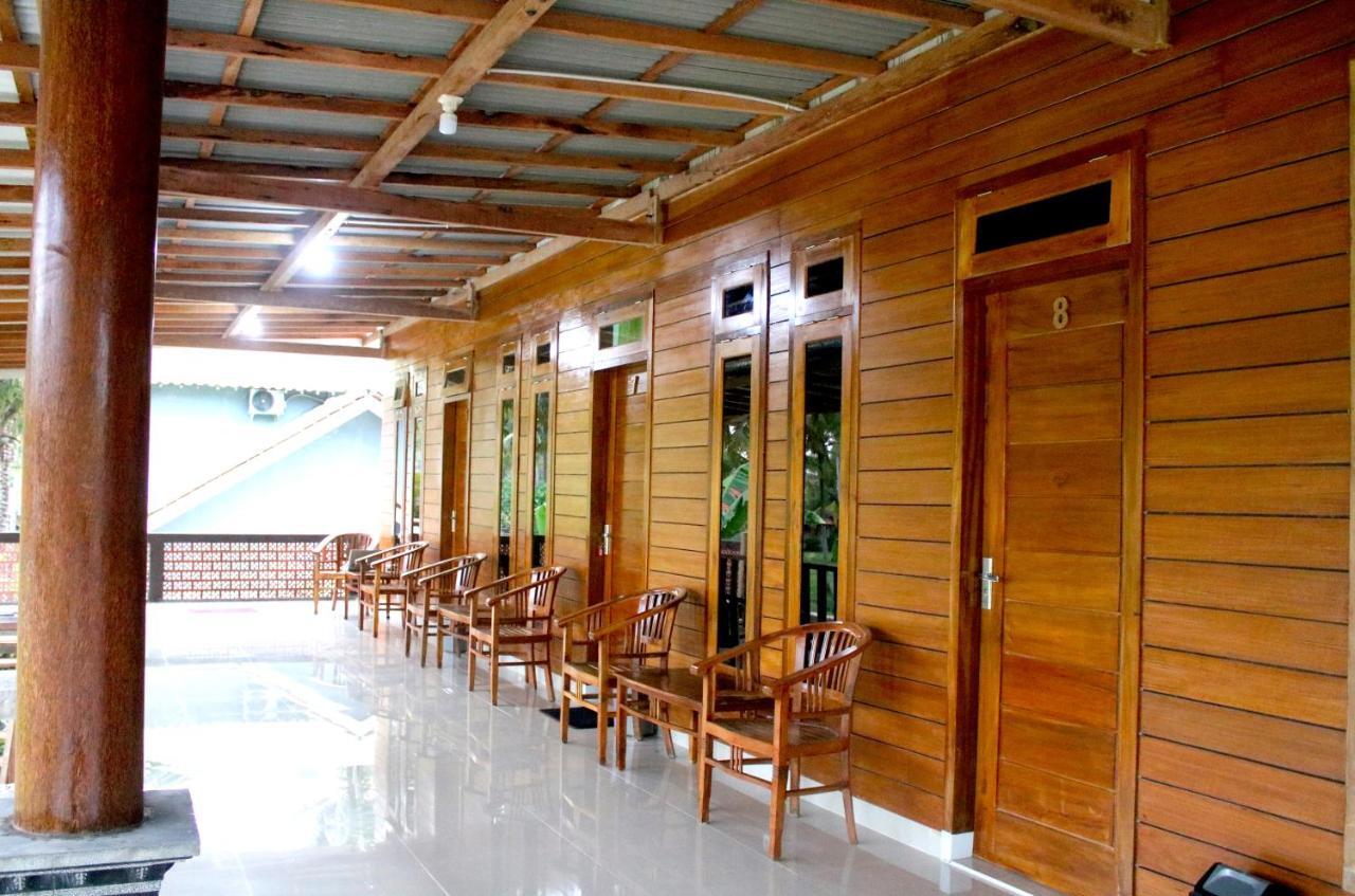 Arrys Watukarung Surfcamp Hotel Kalak Exterior photo