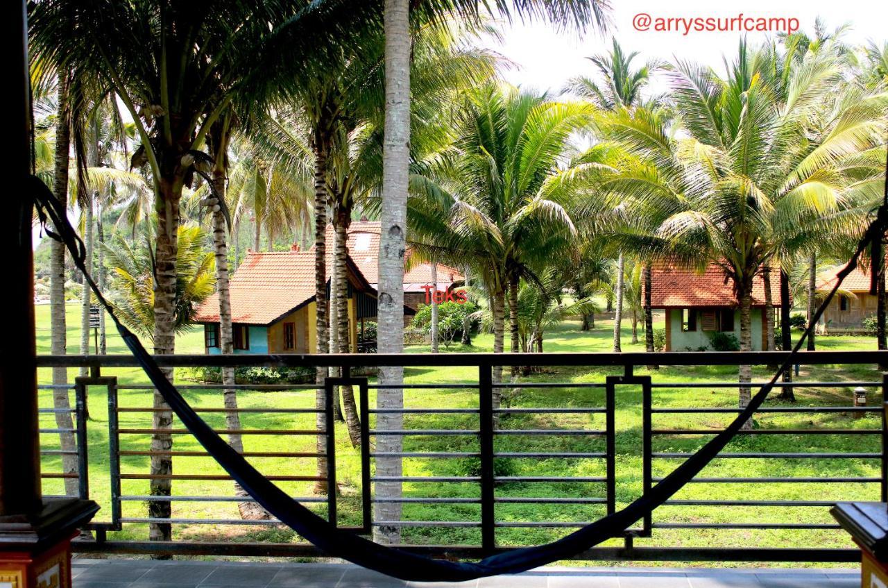 Arrys Watukarung Surfcamp Hotel Kalak Exterior photo